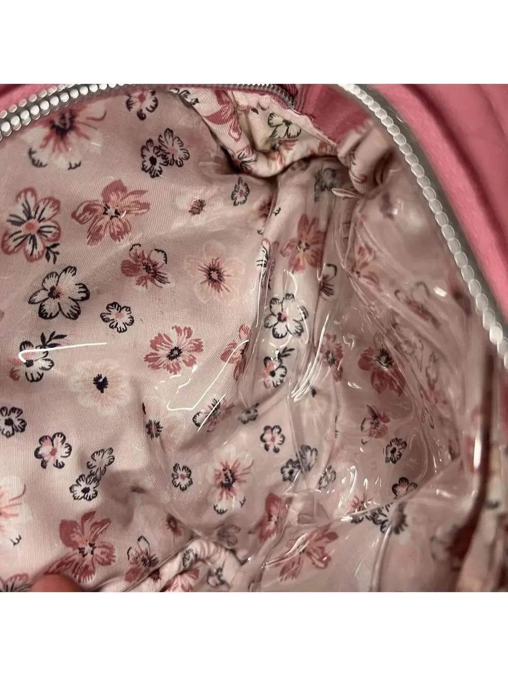 Vera Bradley Cosmetic Bag Quilted Lined Interior Pink Iconic Strawberry Ice